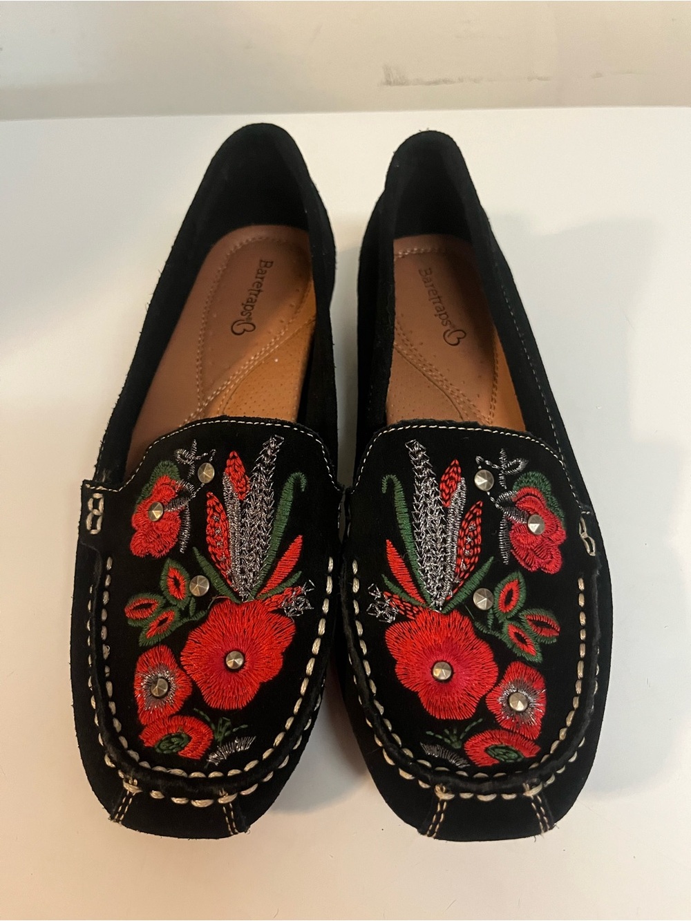BareTraps Women’s Black Otella Suede Loafers with Red Floral Embroidery Size 7